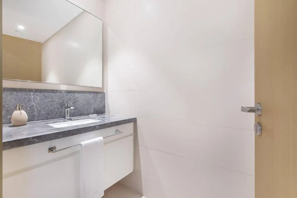 Glamorous Difc Downtown Direct Bridge To Dubaimall Apartment Dubai